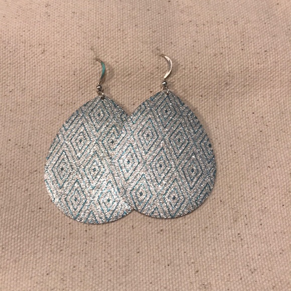 SPARKLING EARRINGS - Picture 2 of 2